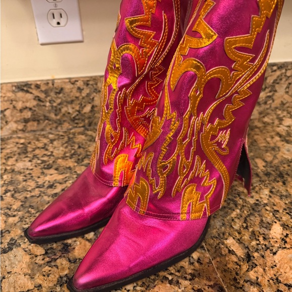 Elegant Fuchsia and Gold Embroidered Women's Heeled Boots - Picture 2 of 4